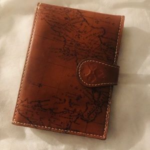 🚨 Patricia Nash Passport wallet 🔥